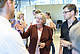 Ministerin Bauer spricht mit Promovierenden der Universität. | Bild: Universität Hohenheim/Oskar Eyb