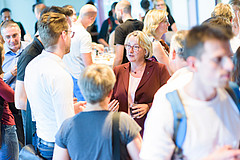 2. Wissenschaftsminiserin Bauer im Gespräch mit Graduierten | Foto: Universität Hohenheim / Oskar Eyb