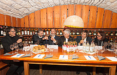 The Media & Marketing Director Florian Klebs, Dr. Nikolaus Merkt from the Department of Quality of Plant Products, Prof. Dr. Bernd Hitzmann from the Department of Process Analytics and Cereal Science, President Prof. Dr. Dabbert, Prof. Dr. Hagemann, Johanna Lembens-Schiel | Picture: University of Hohenheim / Sacha Dauphin The Media & Marketing Director Florian Klebs, Dr. Nikolaus Merkt from the Department of Quality of Plant Products, Prof. Dr. Bernd Hitzmann from the Department of Process Analytics and Cereal Science, President Prof. Dr. Dabbert, Prof. Dr. Hagemann, Johanna Lembens-Schiel | Picture: University of Hohenheim / Sacha Dauphin