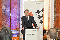 Franz Untersteller  MdL, Minister für Umwelt, Klima und Energiewirtschaft in Baden-Württemberg, diskutierte in Hohenheim über Nachhaltigkeitsstrategien und den Dialog zwischen Wirtschaft und Wissenschaft. Bild: Universität Hohenheim/Dauphin