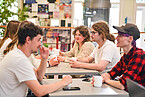 Die Tasse Kaffee in der Cafeteria hat Auswirkungen auf die Biodiversität. | Bildquelle: Universität Hohenheim / Max Kovalenko Die Tasse Kaffee in der Cafeteria hat Auswirkungen auf die Biodiversität. | Bildquelle: Universität Hohenheim / Max Kovalenko