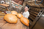 Die ersten fertig gebackenen Brote. | Bildquelle: Universität Hohenheim / Sacha Dauphin