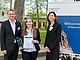 Die Finalistin aus Hohenheim, Jennifer Ruthardt, mit den Veranstaltern  Prof. Dr. Markus Voeth von der Universität Hohenheim und Prof. Dr. Uta Herbst von der Universität Potsdam. | Bildquelle: Universität Potsdam.