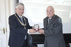 Verleihung der Ehrenmedaille in Gold (Foto: Universität Hohenheim/Winkler)