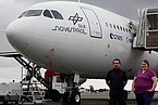 PD Dr. Claudia Koch und Dr. Florian Kohn vor einem Parabelflug mit dem Airbus A380 | Bildquelle: Universität Hohenheim / Fg. Membranphysiologie