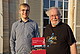 Sebastian Herrmann und Walter Pfohl vor Schloss Hohenheim. | Bild: Universität Hohenheim