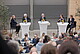 Podiumsdiskussion mit Ministerpäsident Winfried Kretschmann (2. v. links), Prof. Dr. Caroline Ruiner (links) Prof. Dr. Frauke Melchior (2. v. rechts) und Prof. Dr. Wolfgang Wick (rechts). Moderiert wurde die Diskussion durch Prof. Dr. Christoph Schneider (Rektor) Bild: Uni Hohenheim/Florian Gerlach