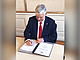 A sign of reliability and confidence is the higher education funding agreement with which the state of Baden-Württemberg regulates the resources of its universities for the years 2021-2025. President Prof. Dr. Stephan Dabbert signed the document for the University of Hohenheim on March 31, 2020. It is to be signed the following day by Minister-President Winfried Kretschmann, Finance Minister Edith Sitzmann, and Minister of Science Teresia Bauer. A joint ceremony will not take place due to the coronavirus pandemic. Photo: University of Hohenheim / Laub