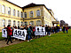 Demo vorm Schloss: Zahlreiche Studierende und Beschäftigte sind dem Aufruf der Verfassten Studierendenschaft gefolgt. | Bildquelle: Universität Hohenheim / Florian Leonhardmair