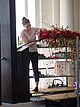 Traditionelle Kunst mit modernem Materialmix: Charlotte Vietzen bei der Vorbereitung der Meisterprüfung. | Foto: Rüdiger Schulze / Universität Hohenheim
