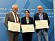 Übergabe des Förderbescheids zum Projekt FutureWheat: Landwirtschaftsminister Alois Rainer mit Prof. Friedrich Longin (Universität Hohenheim, r.) und Prof. Tanja Schwerdtle (Max Rubner-Institut, m.) | Bildquelle: Verband deutscher Großbäckereien e.V. / Tobias Schumacher