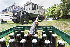 Im historischen Brauereifahrzeug kam die erste Lieferung. | Bildquelle: Universität Hoheneim / Sacha Dauphin