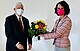 Prof. Dr. Dabbert gratuliert der neuen Uniratsvorsitzende Dr. Susanne Herre zur Wahl | Bildquelle: Universität Hohenheim / Klebs