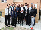 Über 10 Jahre stark gemacht: Prof. Dr. Ute Mackenstedt (3.v.r.), Dipl. oec. Rotraud Konca (5.v.r.), das Team des Büros für Gleichstellung und Diversität, Handwerker und Kanzlerin Dr. Katrin Scheffer der Uni Hohenheim freuen sich, dass der Raum nun endlich Wirklichkeit wurde. Möglich war das durch Studierende des Studiengangs Innenarchitektur der HFT Stuttgart unter der Leitung von Prof. Jens Betha (5.v.l.). Zur Einweihung war auch die Kanzlerin der HFT Stuttgart, Dr. Doreen Kirmse, anwesend (1.v.l.) | Bildquelle: Universität Hohenheim/Corinna Schmid