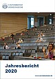 Titelbild des Jahresberichts zeigt eine Prüfungssituation zu einem Zeitpunkt, als das Tragen medizinischer Masken durch die damals aktuelle Corona-Verordnung im Hörsaal noch nicht verbindlich geregelt war. Bild: Universität Hohenheim / Florian Leonhardmair