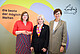 Prof. Dr. Martina Brockmeier (M.) bei der Amtsübergabe am 29.6.2022 mit Bundesministerin für Bildung und Forschung Bettina Stark-Watzinger (r.) und der Hamburger Wissenschaftssenatorin Katharina Fegebank. | Bildquelle: Leibniz-Gemeinschaft/Peter Himsel