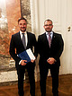Jahrgangsbester André Völker und Studiengangsleiter Prof. Dr. Jörg Schiller | Foto: Stuttgart Financial