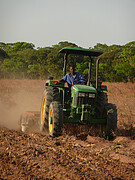Landwirtschaftliche Maschinen sind südlich der Sahara bisher noch eine Seltenheit. Das wird sich in den kommenden Jahren voraussichtlich ändern. Bildquelle: Universität Hohenheim / Thomas Daum