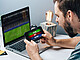 Die Dauerpräsenz von Werbung für Glücksspiele, insbesondere für Sportwetten, rund um Profi-Fußballspiele birgt erhebliche Risiken, vor allem für junge Menschen und andere vulnerable Gruppen. | Bildquelle: wpadington – stock.adobe.com Die Dauerpräsenz von Werbung für Glücksspiele, insbesondere für Sportwetten, rund um Profi-Fußballspiele birgt erhebliche Risiken, vor allem für junge Menschen und andere vulnerable Gruppen. | Bildquelle: wpadington – stock.adobe.com