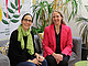 Hanna Seyfang (links) und Prorektorin Caroline Ruiner (rechts). Bild: Uni Hohenheim / Leonhardmair