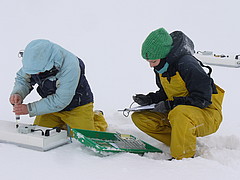 Probenmessung im Winter. Foto: Universität Hohenheim