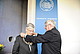 Übergabe der Amtskette von Prof. Dr. Dr. h.c. Hans-Peter Liebig (rechts) an Nachfolger Prof. Dr. Stephan Dabbert (Foto: Uni Hohenheim/Eyb/7aktuell.de)