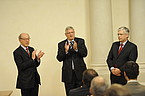 Applaus für den künftigen Rektor: Prof. Dr. Herwig Brunner (links), Prof. Dr. Hans-Peter Liebig, Prof. Dr. Stephan Dabbert. Foto: Uni Hohenheim/Eyb