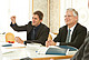 Unterzeichnung des Kooperationsvertrages durch Prof. Dr. Stephan Dabbert, Rektor der Universität Hohenheim (links) und Prof. Dr. Michael Gysi, CEO von Agroscope (rechts). (Foto: Universität Hohenheim)