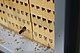 Ein Mauerbienen-Weibchen fliegt in sein Nest.  | Bildquelle: Felix Klaus/Universität Göttingen